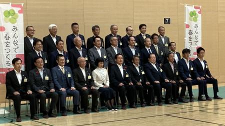 第139回福岡県市長会にて集合写真撮影風景