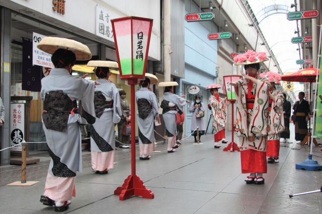 直方日若踊りの様子