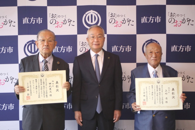 賞状を手にした田代さん（左）と上村さん（右）