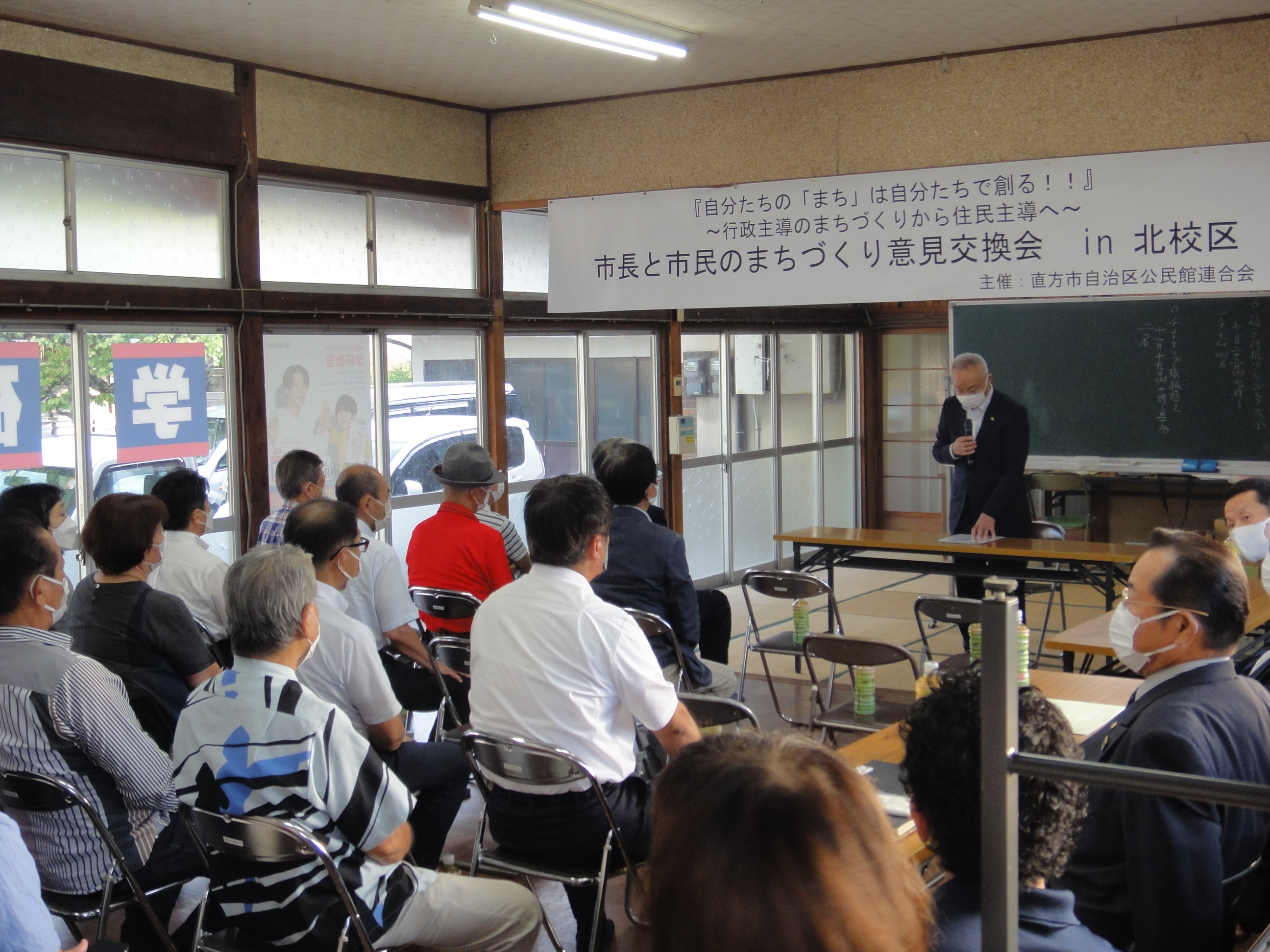 市長が講演をしている写真