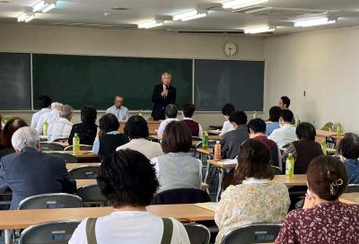 出前トークで意見交換を行う市長の様子