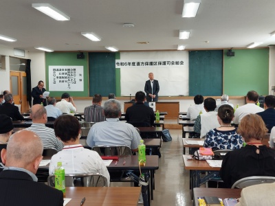 直方市保護区保護司会総会で挨拶をする市長の様子