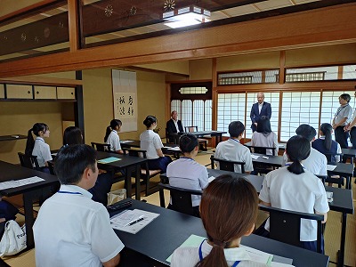 派遣団員にエールを送る市長