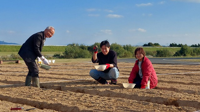 ふるさと応援大使 木村さん(中)と一緒に
