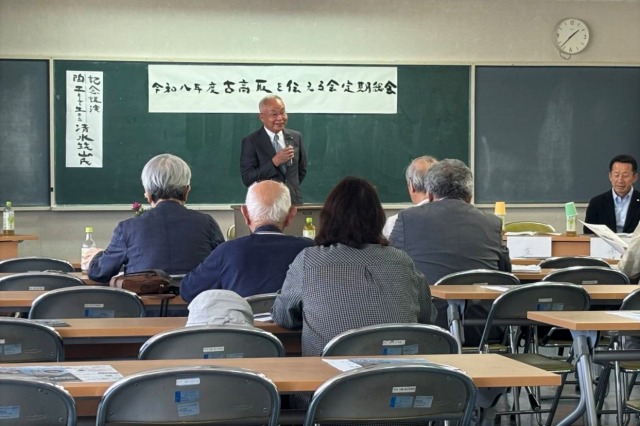 総会でのあいさつの様子