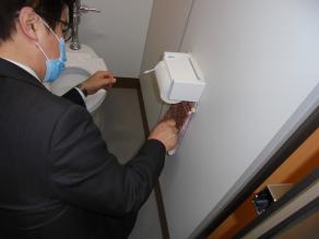 女子トイレのトイレットペーパーケース（布製）