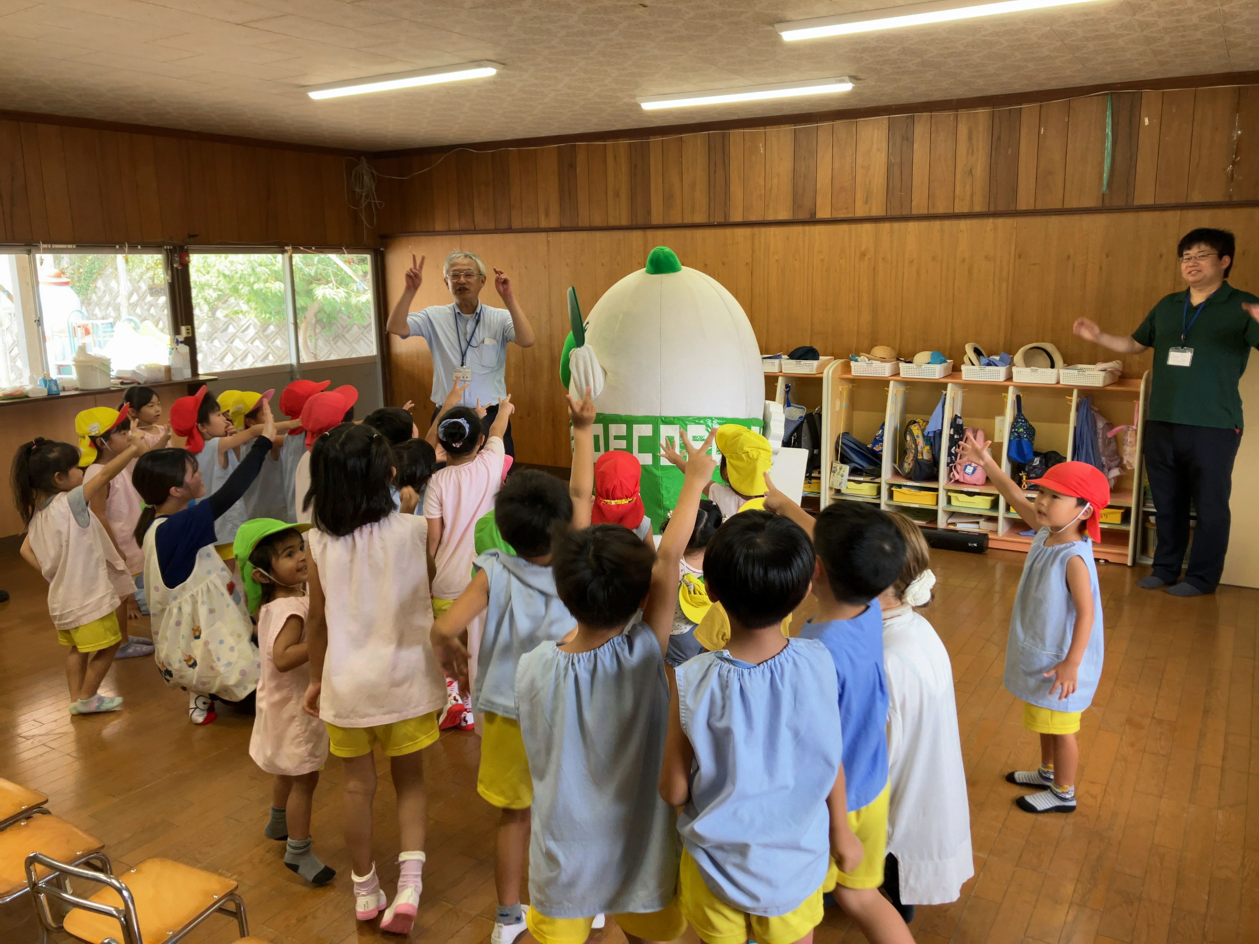 新入幼稚園エコトンじゃんけんの様子