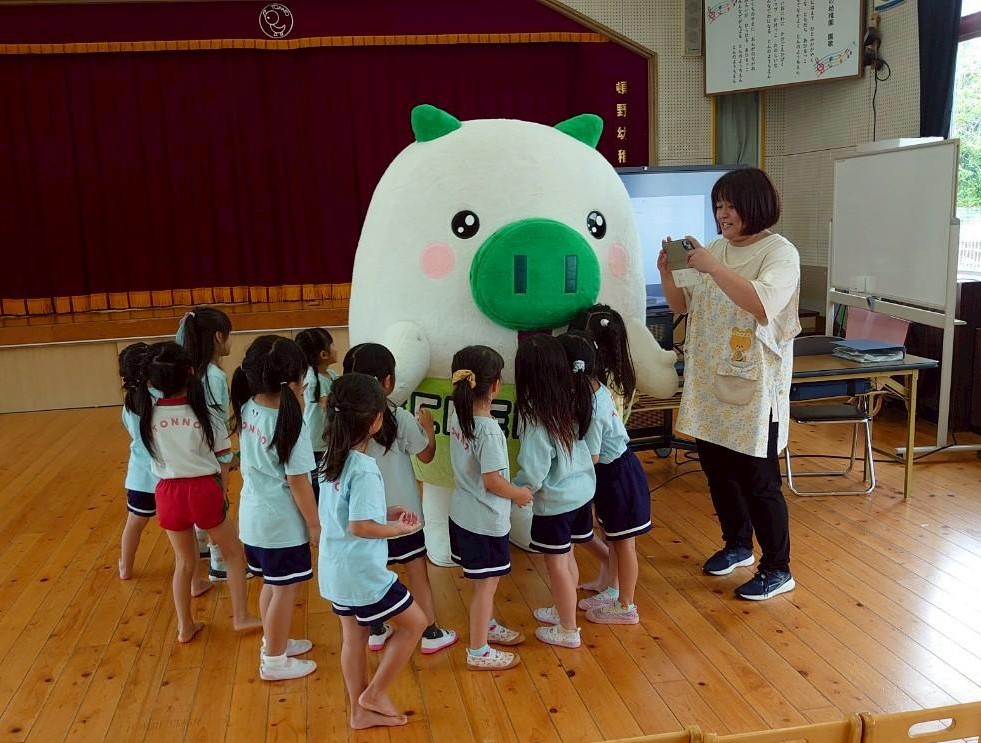 頓野幼稚園エコトン登場写真