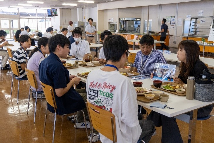 2024年度AIコース社員食堂体験の様子