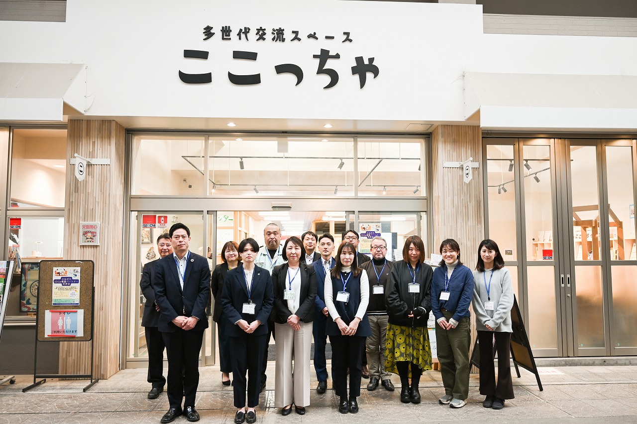 ここっちゃ前での集合写真