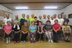 まるで中学校の卒業写真みたいですね？