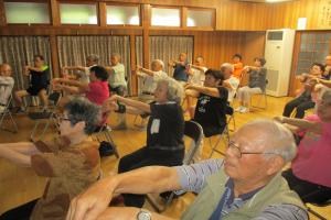 背筋ピーン腕もピーンこれがピンピンコロリの近道