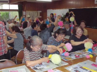 和気あいあいと作品作り。